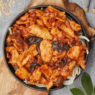 Pollo en Salsa Dulce, Ácida y Picante Pollo en Salsa Dulce, Ácida y Picante